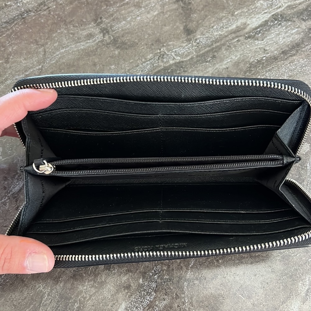 Michael Kors Wallet - Picture 4 of 4